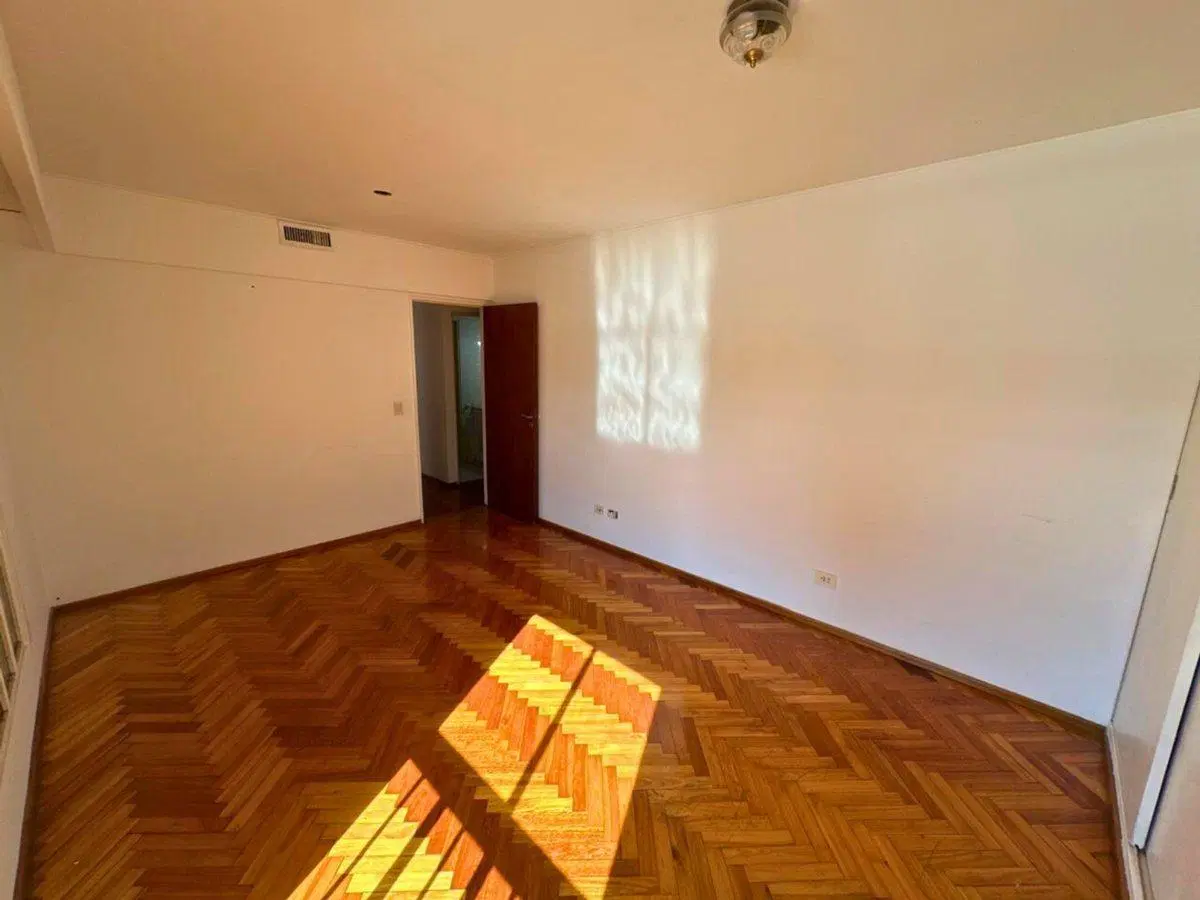 VENTA 3 DORMITORIOS CON COCHERA -SEMIPISO ZONA RIO 3