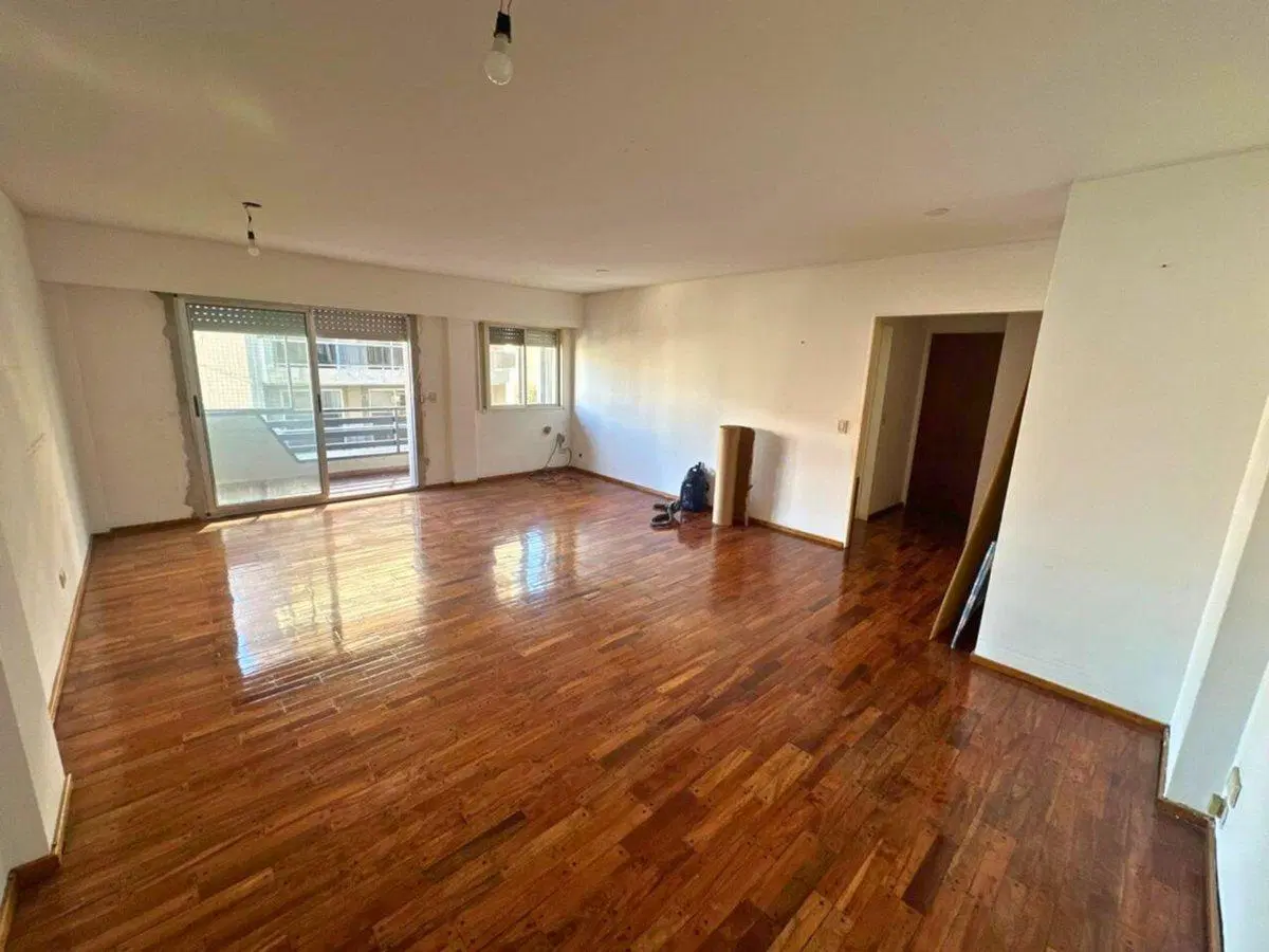 VENTA 3 DORMITORIOS CON COCHERA -SEMIPISO ZONA RIO 2