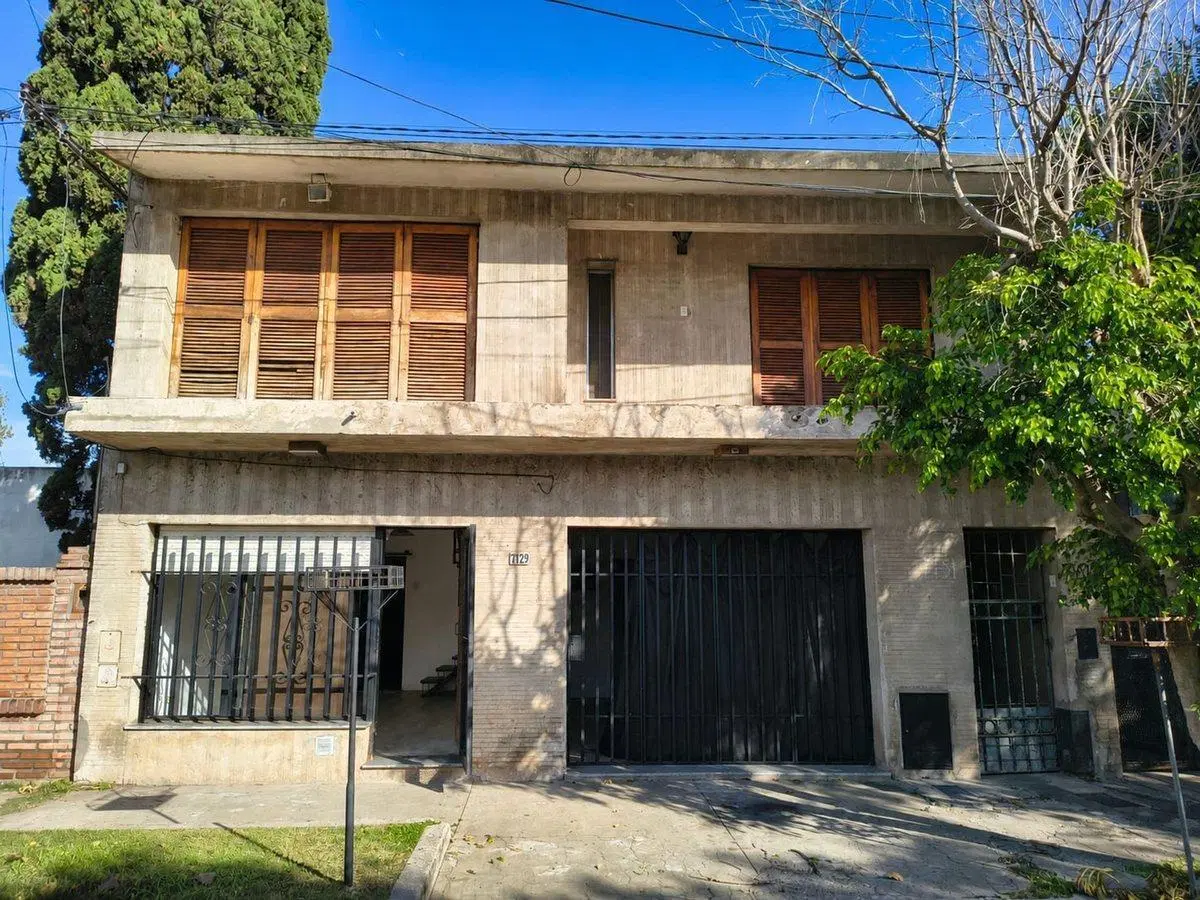 Casa 2 dormitorios con cochera barrio belgrano 3