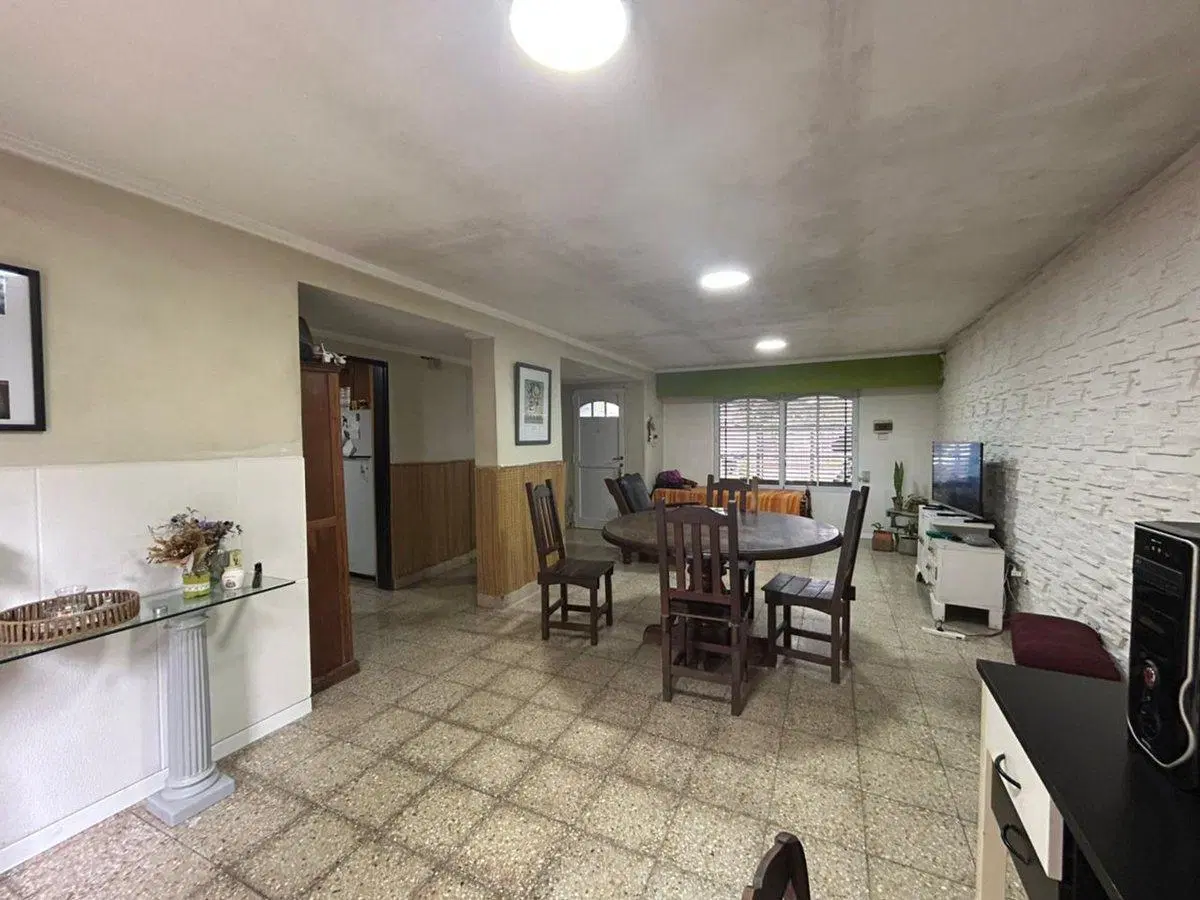 VENTA CASA 3 DOR. PATIO c/PILETA FRAY LUIS BELTRAN 3