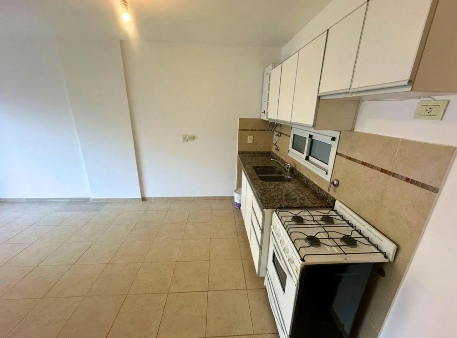 ALQUILER DEPTO 1 DORMITORIO CON BALCON. ASCENSOR 2