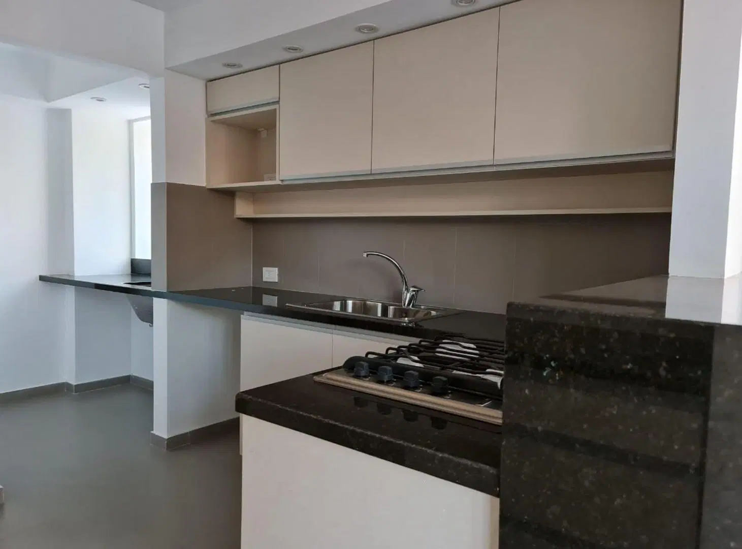 VENTA DEPTO 3 DORMITORIOS, BALCON, COCHERA,BAULERA 8