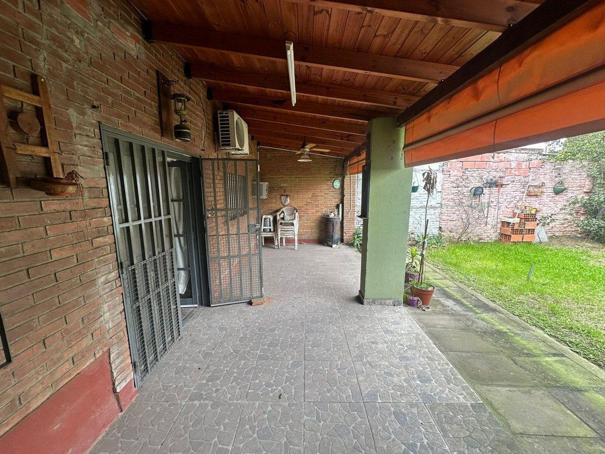 Foto de VENTA CASA FISHERTON-3 DORMITORIOS ,COCHERA, PATIO, imagen 1