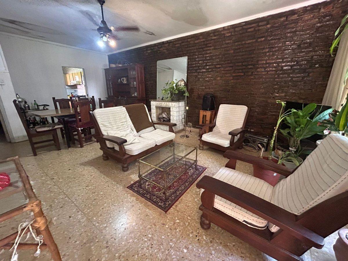 CASA 3 DORMITORIOS , PILETA Y COCHERA EN BAIGORRIA