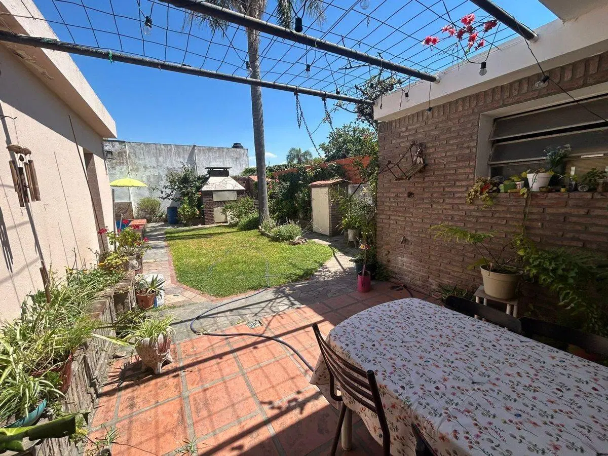 CASA 3 DORMITORIOS , PILETA Y COCHERA EN BAIGORRIA 5
