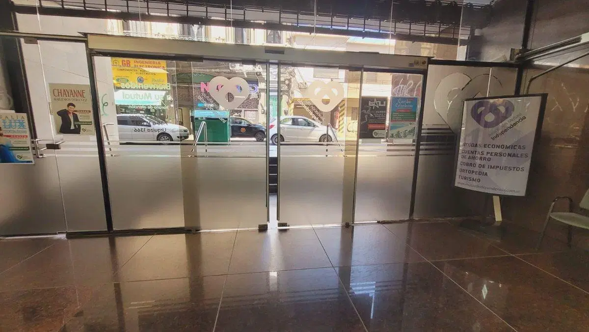 VENTA - LOCAL COMERCIAL OFICINAS - 12 AMBIENTES 2