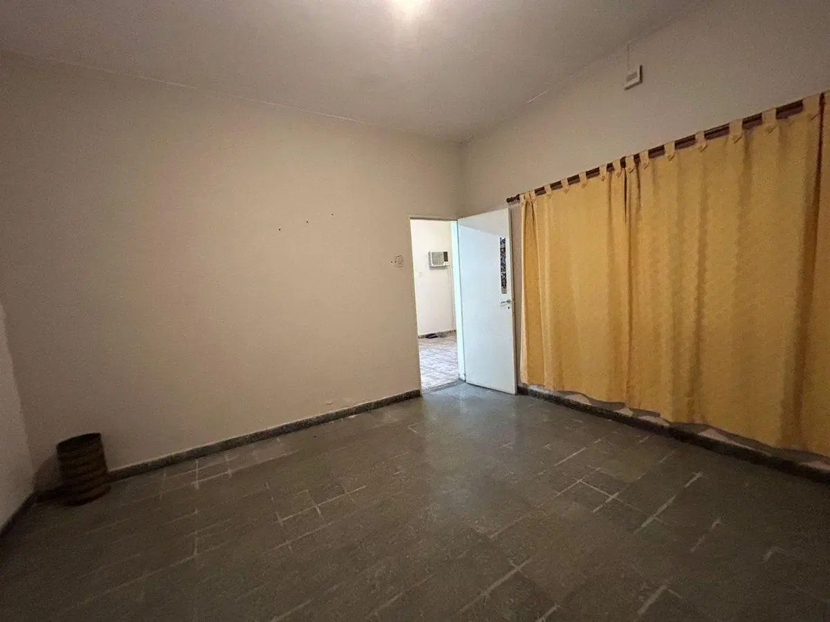 VENTA CASA AL FRENTE CON DEPARTAMENTO INTERNO 4