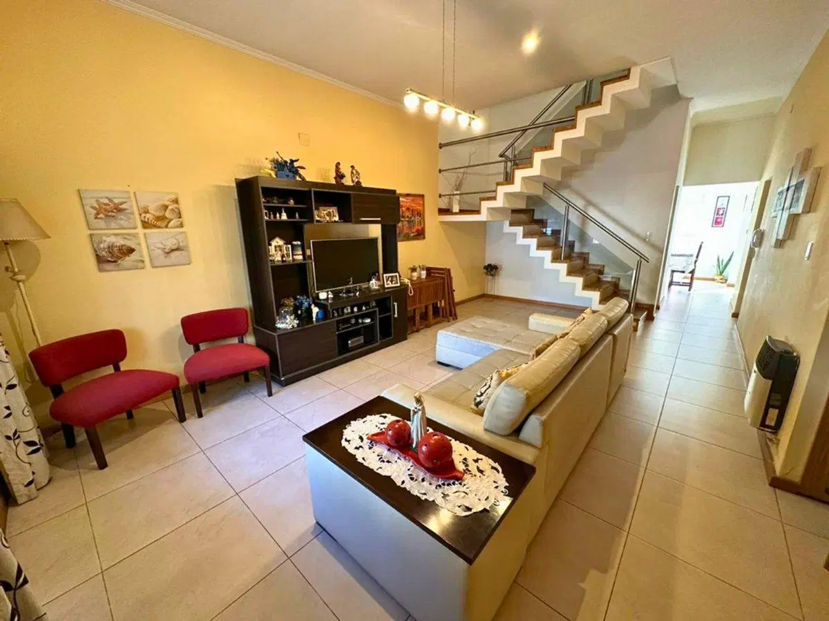 VENTA CASA ECHESORTU 3 DORMITORIOS-PATIO -COCHERA 2