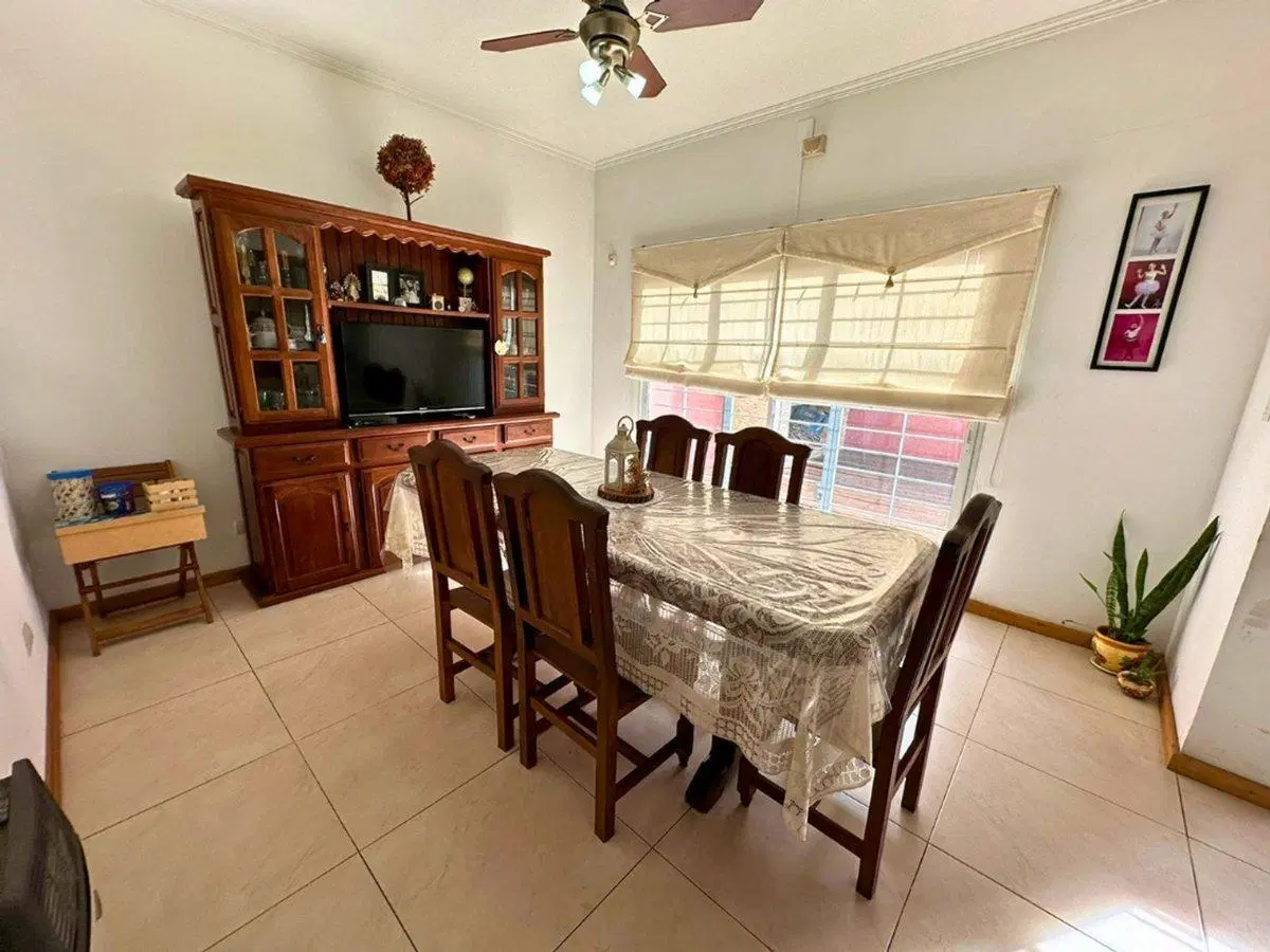 VENTA CASA ECHESORTU 3 DORMITORIOS-PATIO -COCHERA 4