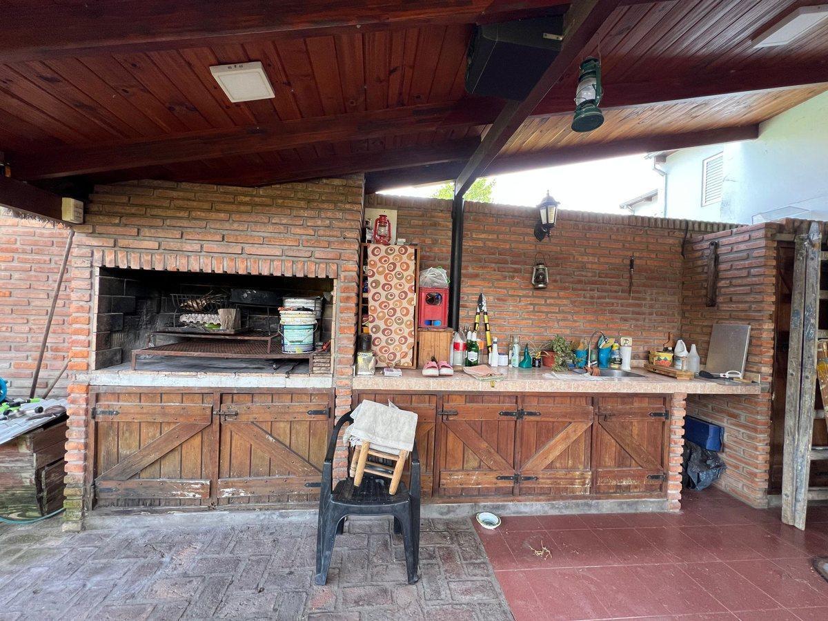 Foto de VENTA FISHERTON CASA 4 DORMITORIOS GRAN JARDIN, imagen 4