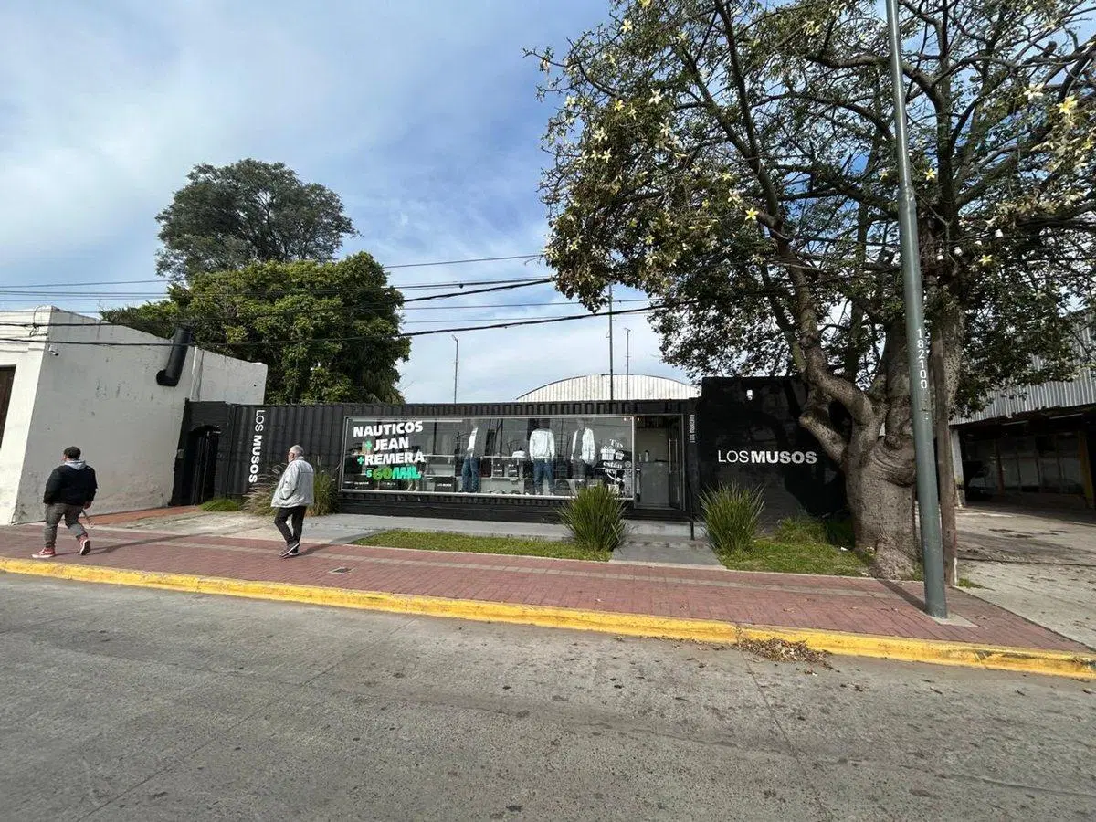 ALQUILER LOCAL ZONA NORTE CON PATIO 3