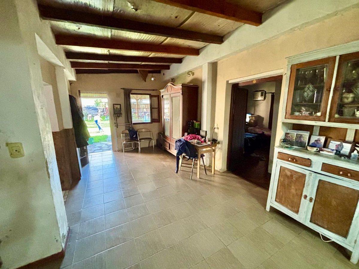 Foto de VENTA CASA A RECICLAR CON GRAN TERRENO EN FUNES, imagen 4