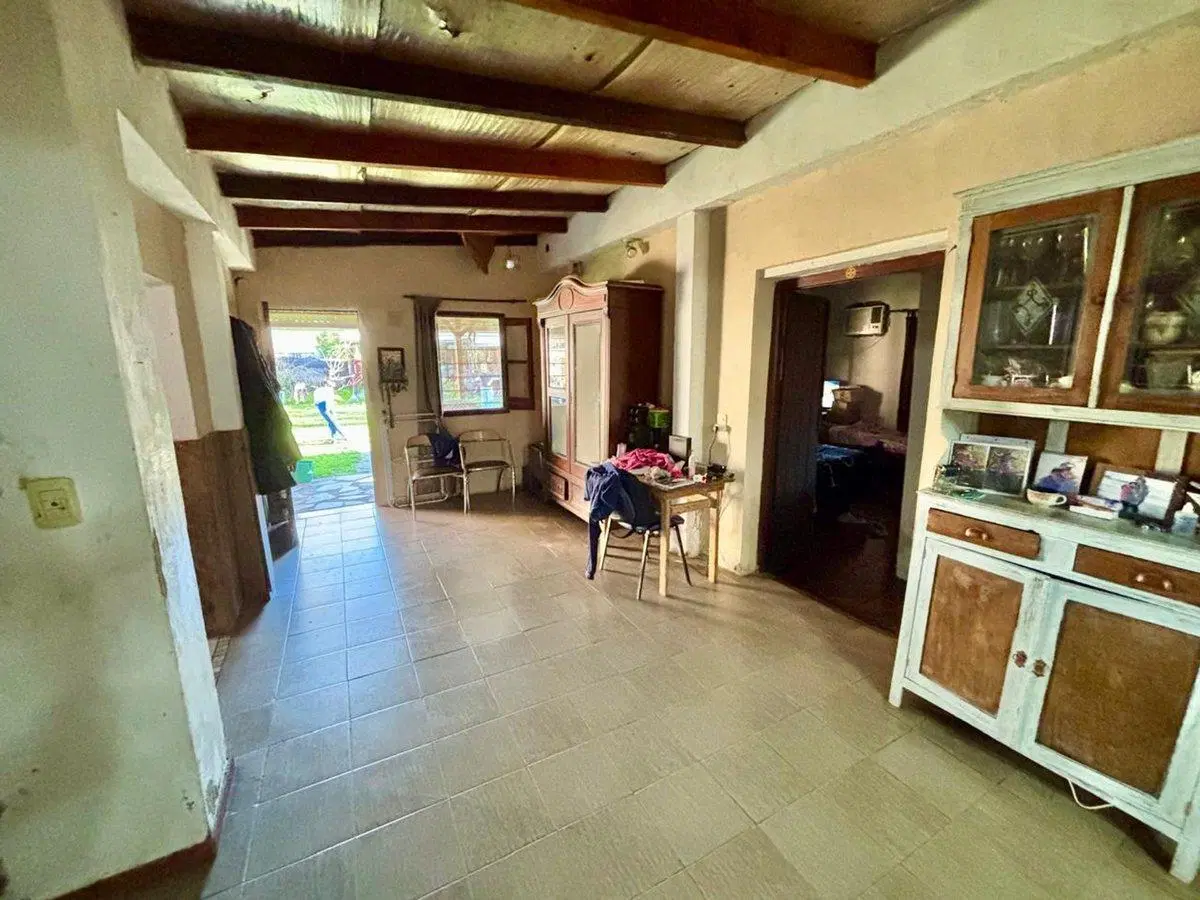 VENTA CASA A RECICLAR CON GRAN TERRENO EN FUNES 4