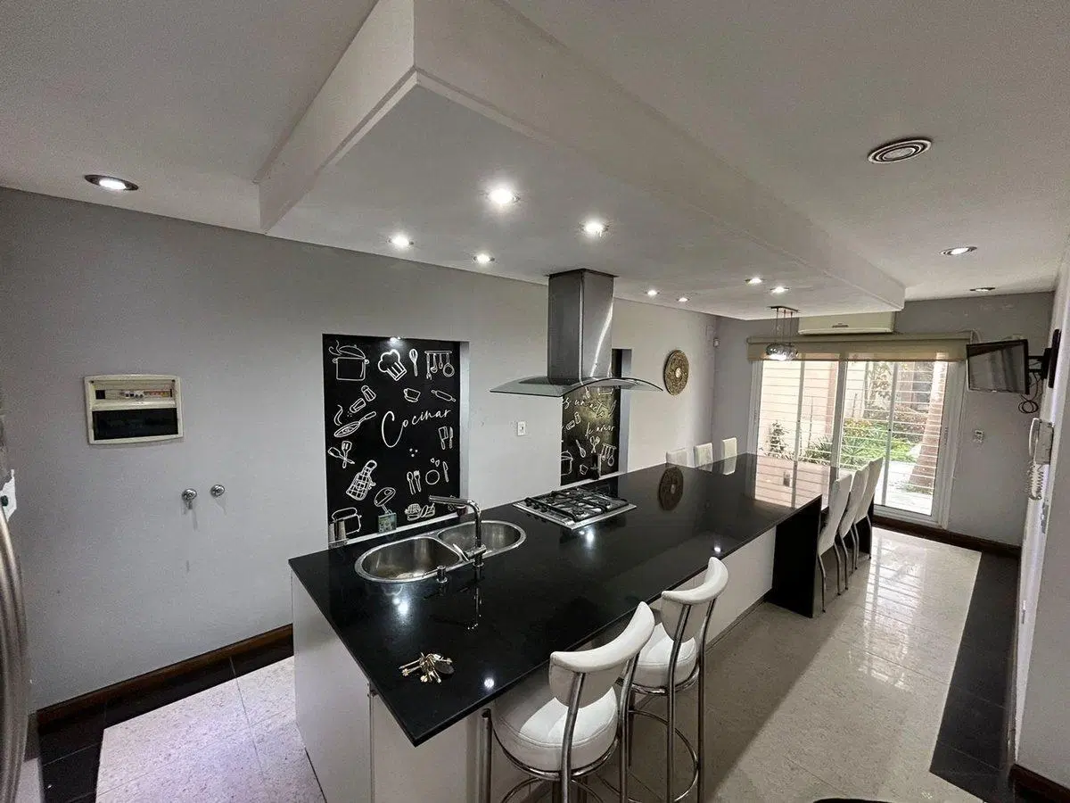VENTA CASA 4 DORMITORIOS - ALBERDI - APTA CREDITO 4