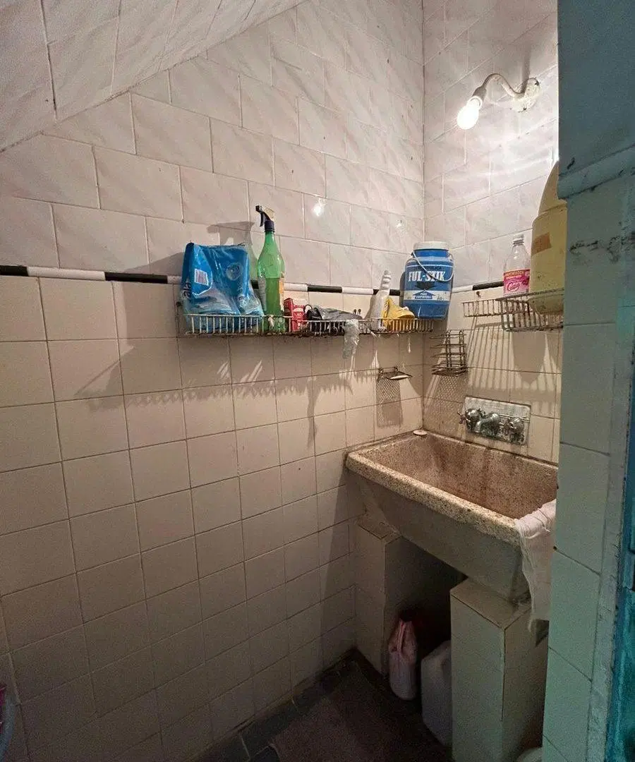 VENTA CASA A REFACCIONAR, CON LOCAL 3