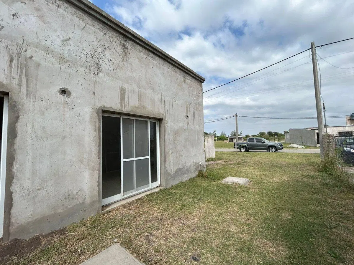 Casa en Barrio Las Fincas Ibarlucea. A terminar 5