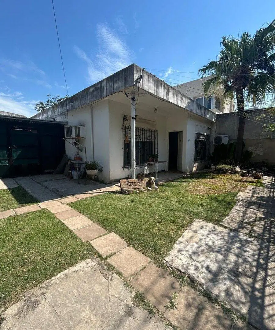 VENTA CASA ALBERDI 3 DORMITORIOS CON PATIO VERDE 5