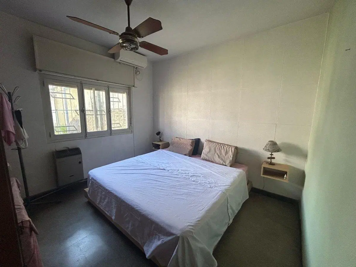VENTA CASA ALBERDI 3 DORMITORIOS CON PATIO VERDE 4