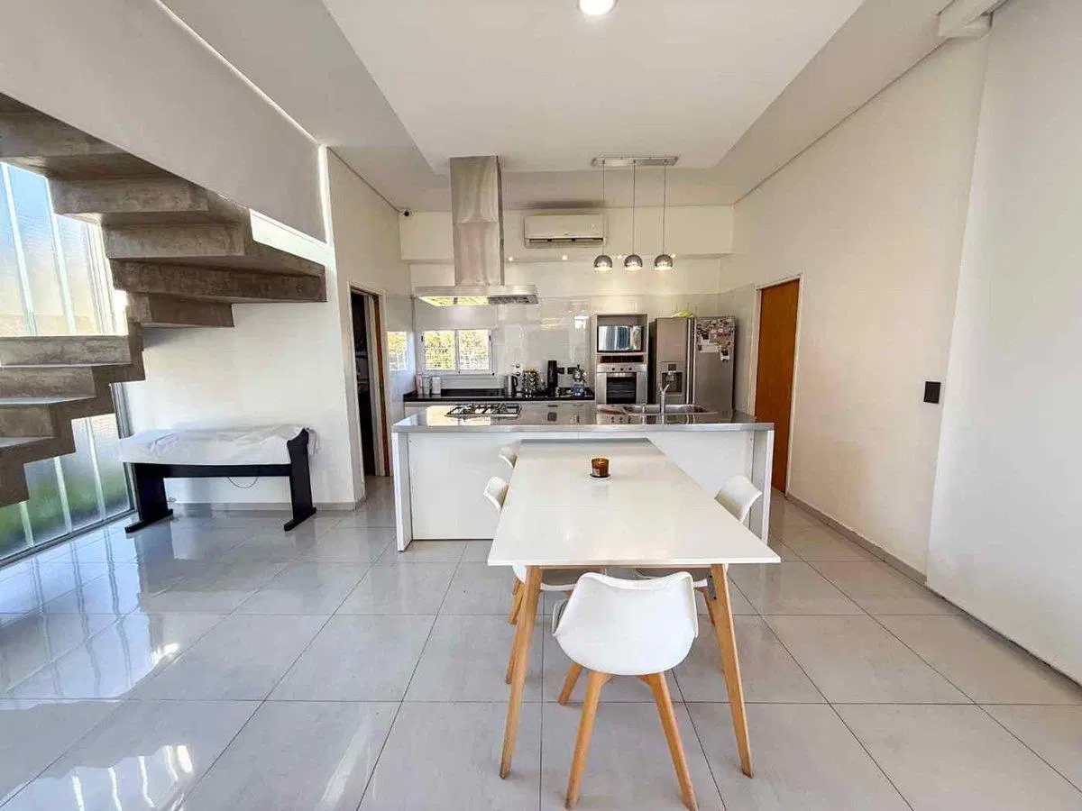 VENTA CASA DE DISEÑO EN LOS PASOS 2 3
