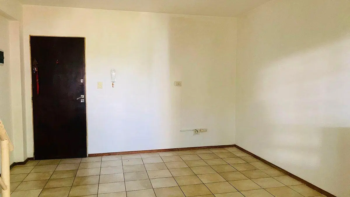 Venta departamento 1 Dormitorio con balcón UNR 8