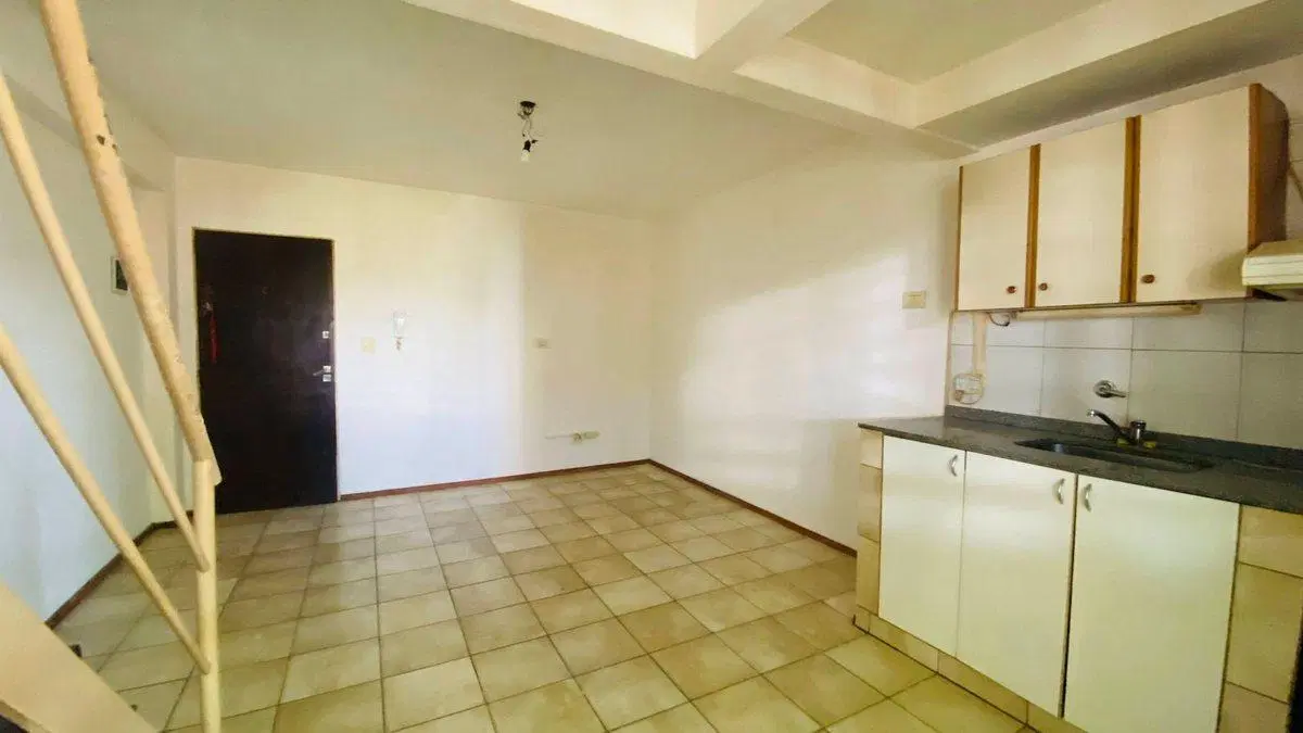 Venta departamento 1 Dormitorio con balcón UNR 2