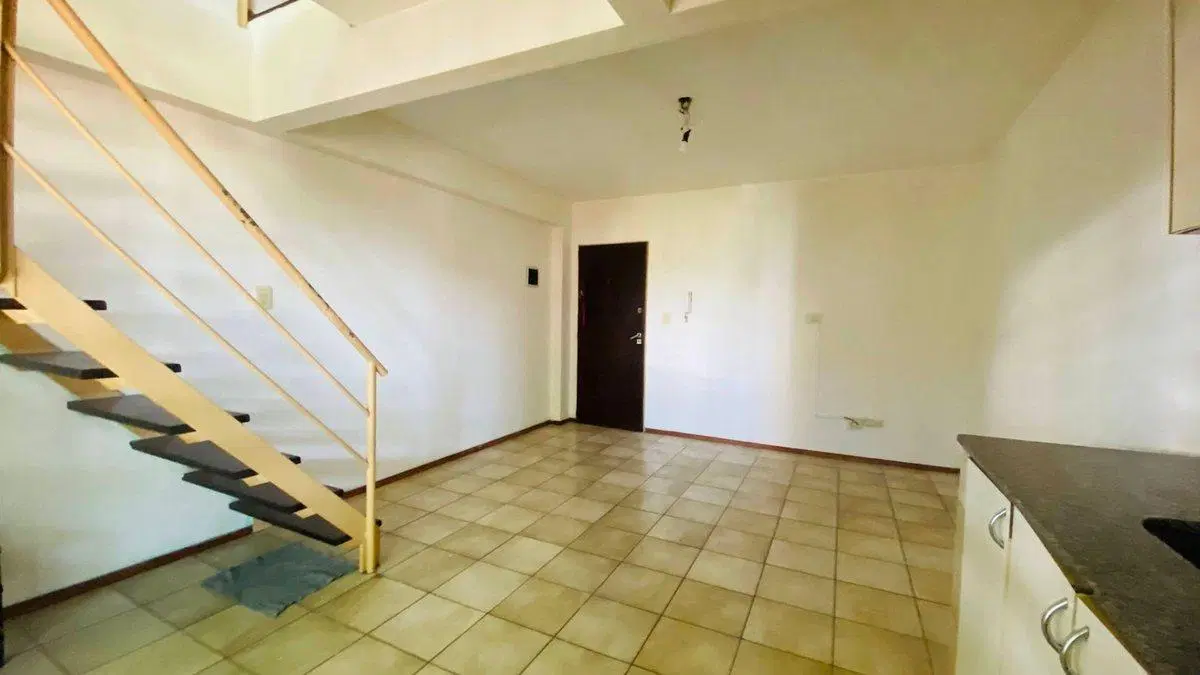 Venta departamento 1 Dormitorio con balcón UNR 4