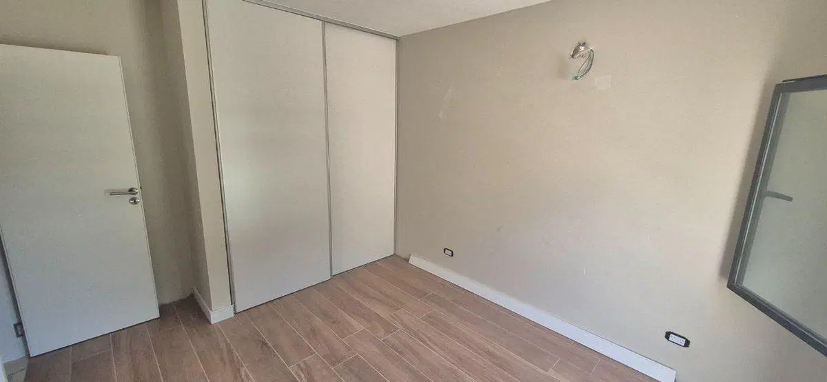 En Venta Semipiso Dos Dormitorios. La Florida 4