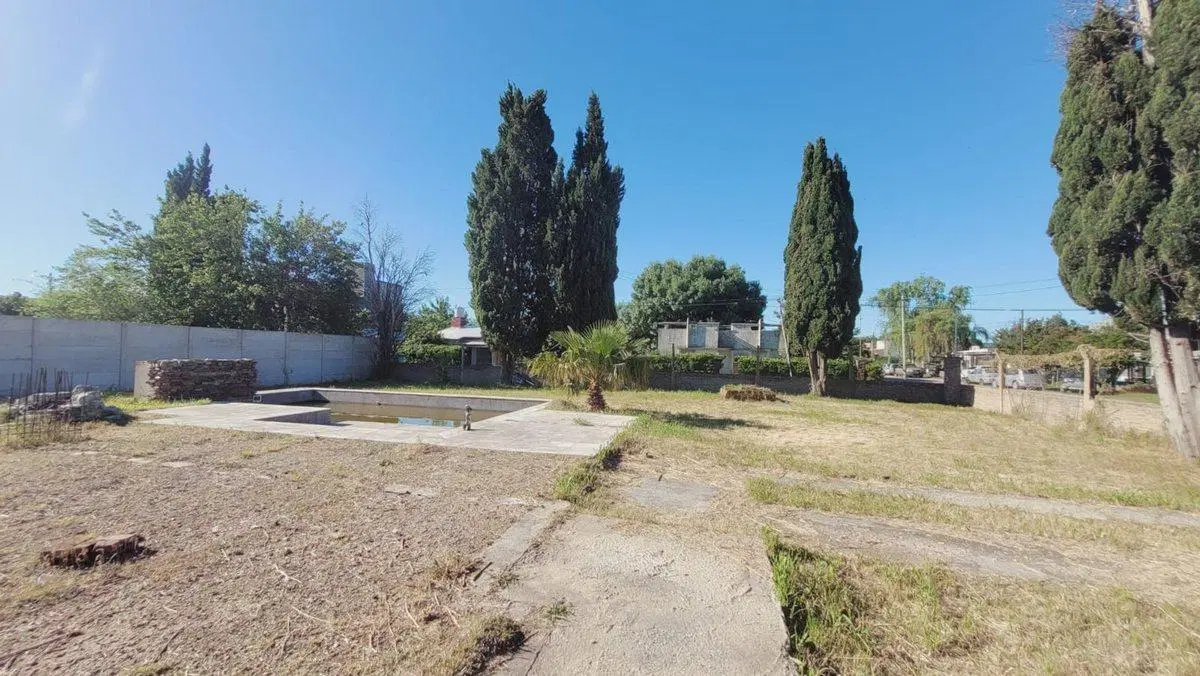 VENTA 3 LOTES 746,7m2 PILETA Y MEJORAS - ROLDAN 2