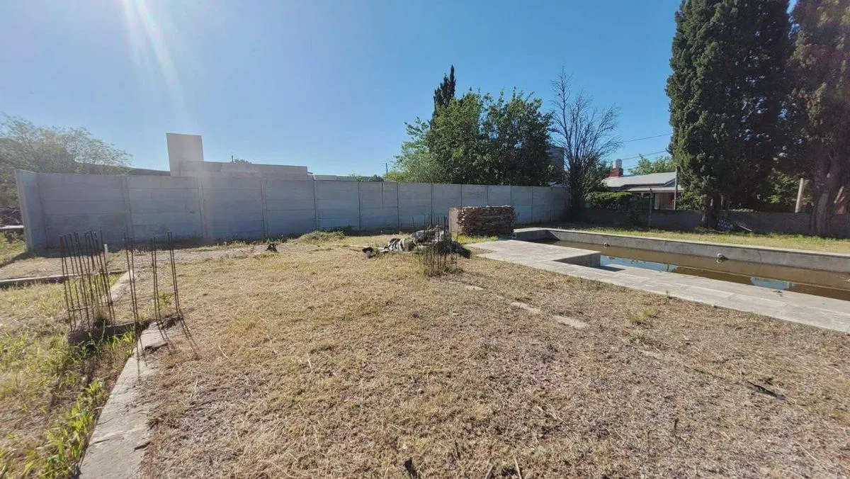 VENTA 3 LOTES 746,7m2 PILETA Y MEJORAS - ROLDAN 3