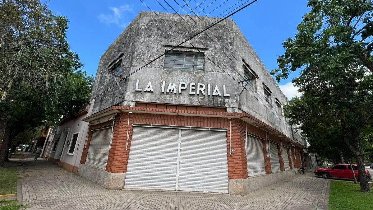 VENTA IMPORTANTE PROPIEDAD EN PEYRANO 4