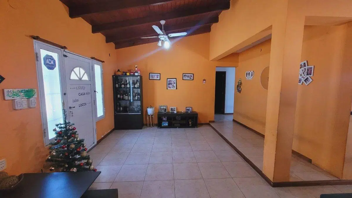 VENTA CASA-PILETA-LOCAL Oportunidad en Baigorria 4