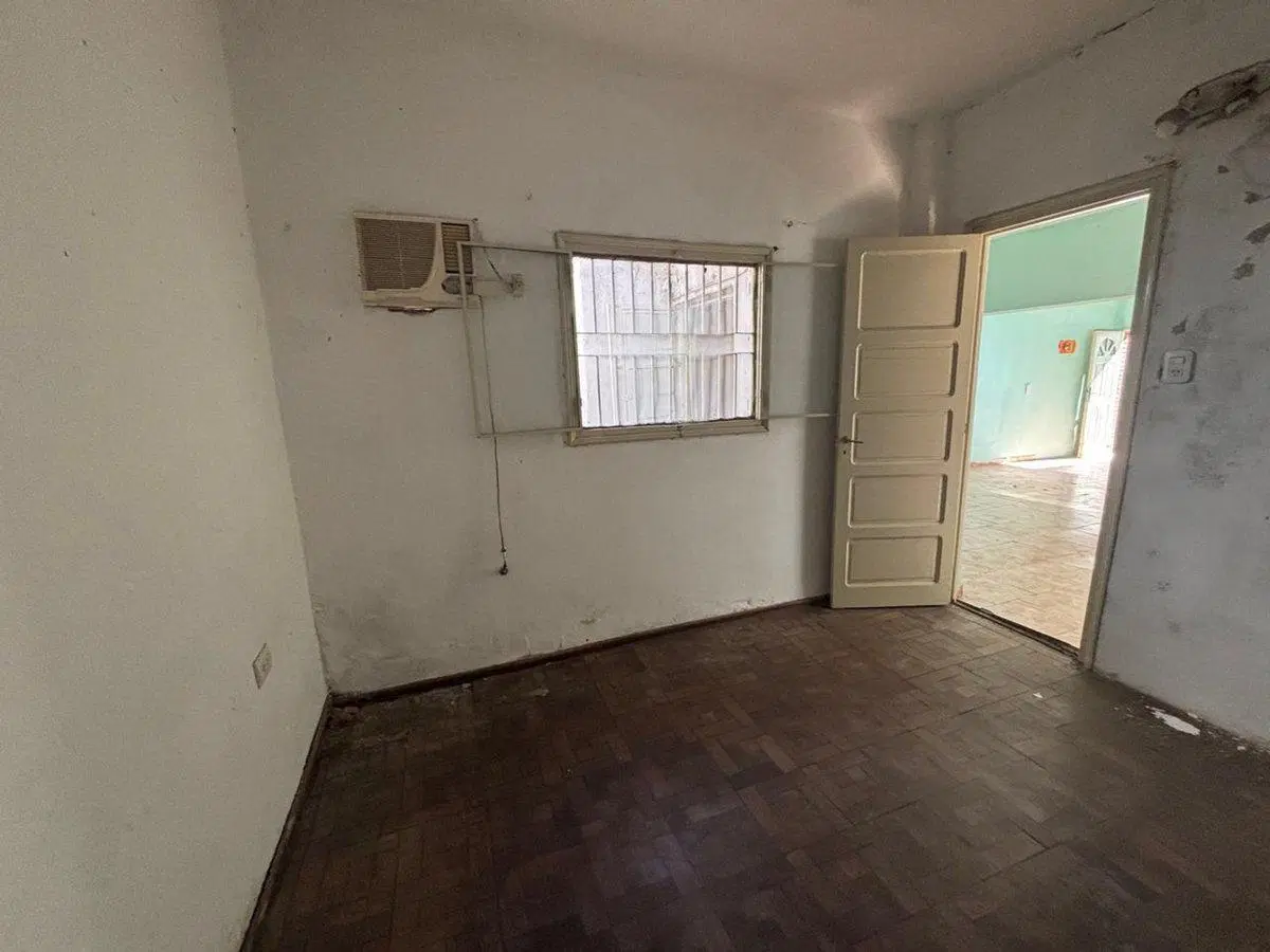 VENTA CASA DE PASILLO DOS DORMITORIOS Y PATIO 3