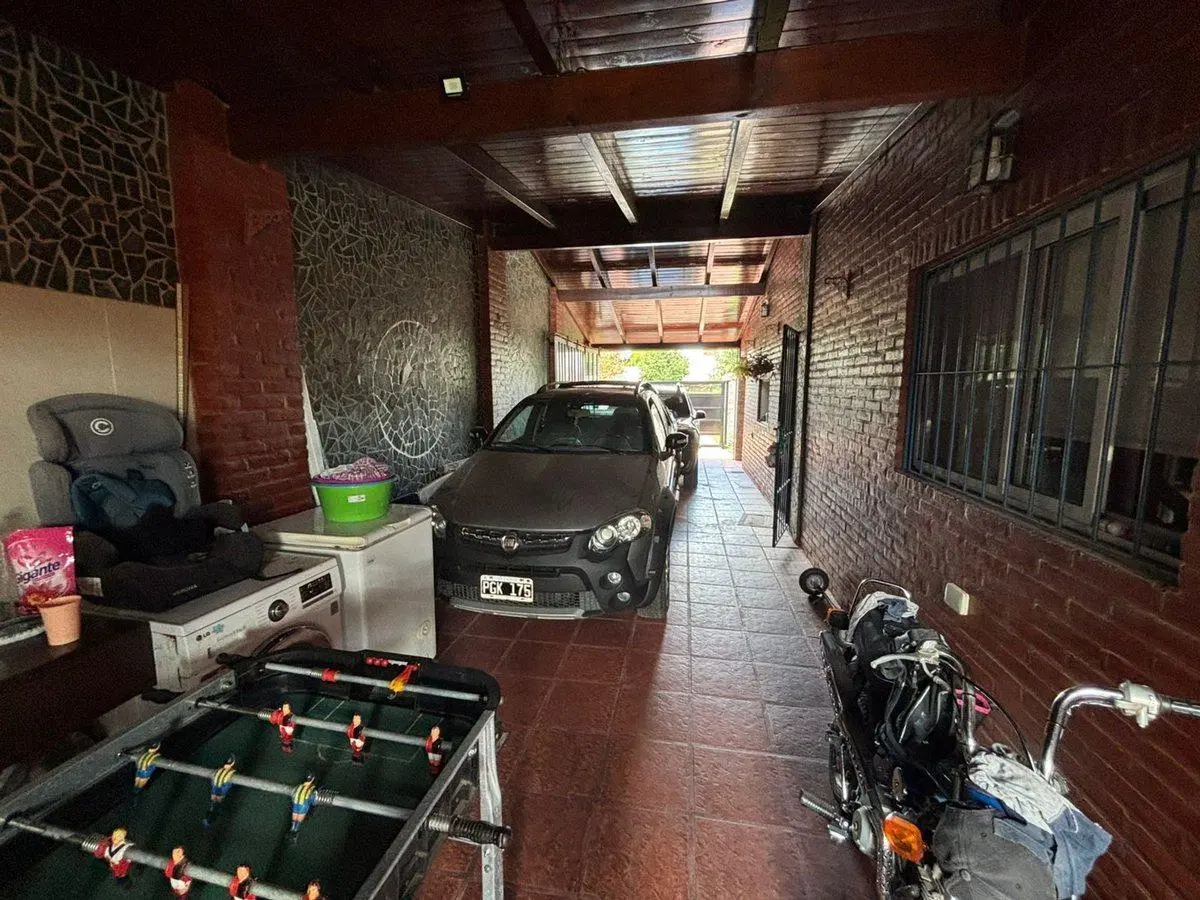 VENTA CASA 3 DORMITORIOS, PILETA LOS SOLARES FUNES 2