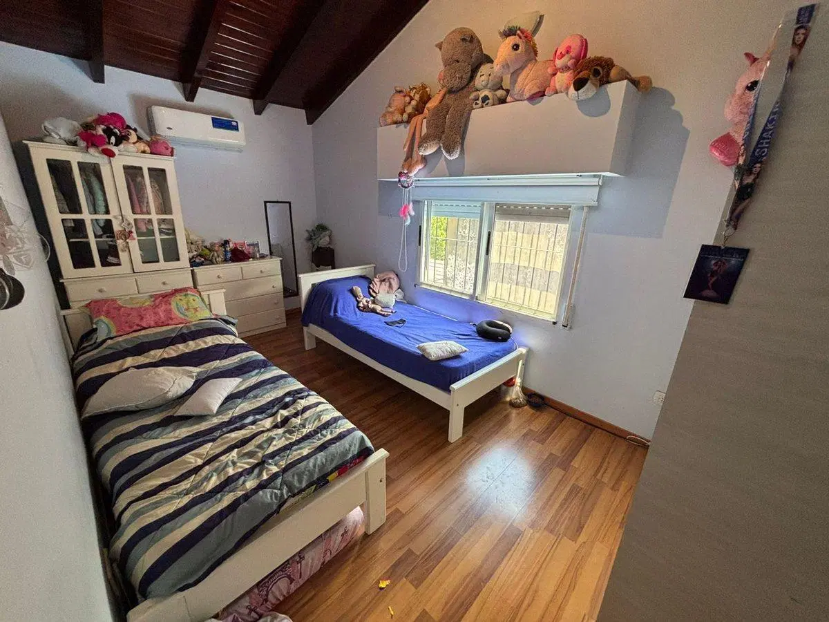 VENTA CASA 3 DORMITORIOS, PILETA LOS SOLARES FUNES 4