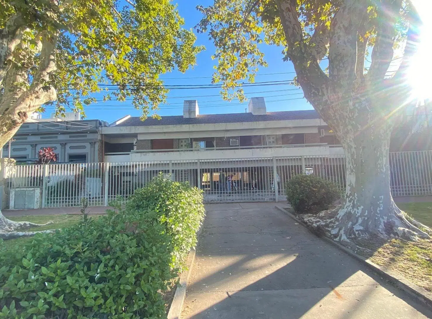3 dormitorios, patio y cochera en VENTA, Alberdi 5