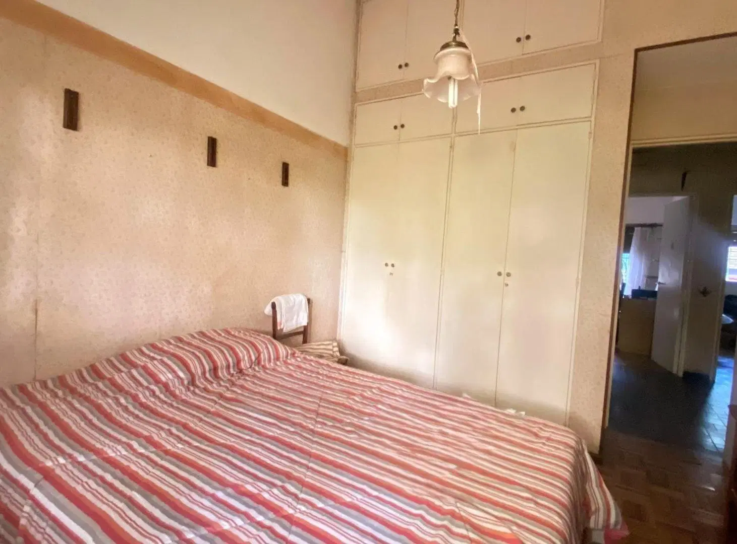 3 dormitorios, patio y cochera en VENTA, Alberdi 4
