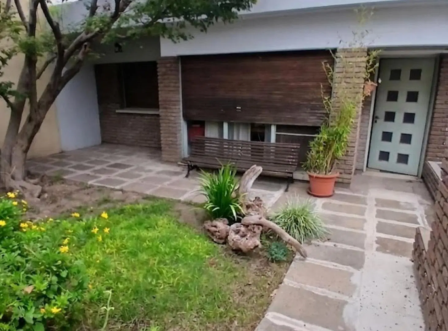 3 dormitorios, patio y cochera en VENTA, Alberdi 2