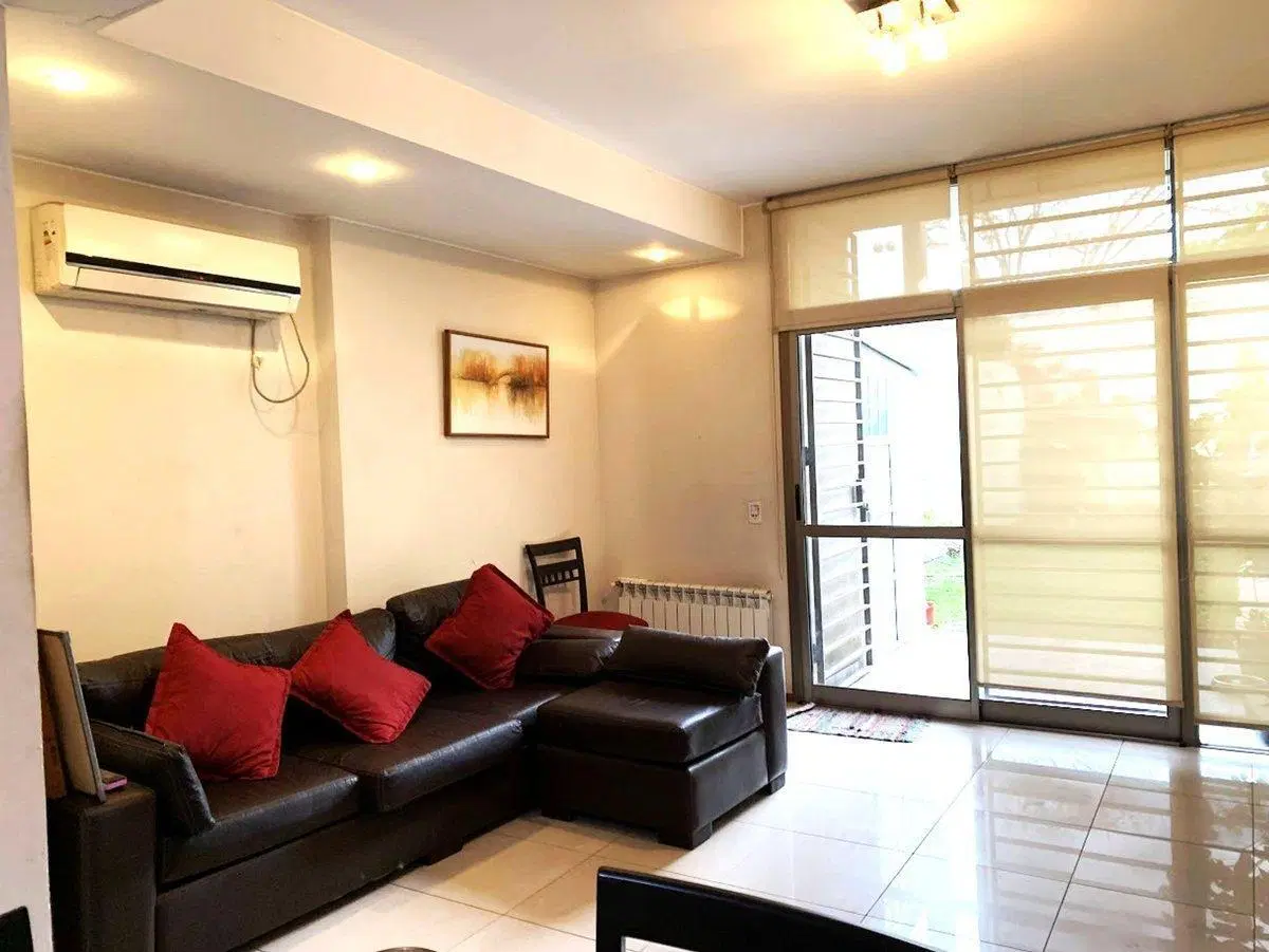 CASA 3 DORMITORIOS CON JARDÍN Y PARRILLERO – CURA 5