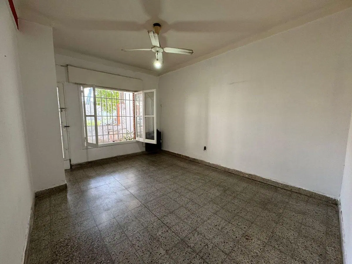 VENTA CASA 2 DORMITORIOS COCHERA Y PATIO 2