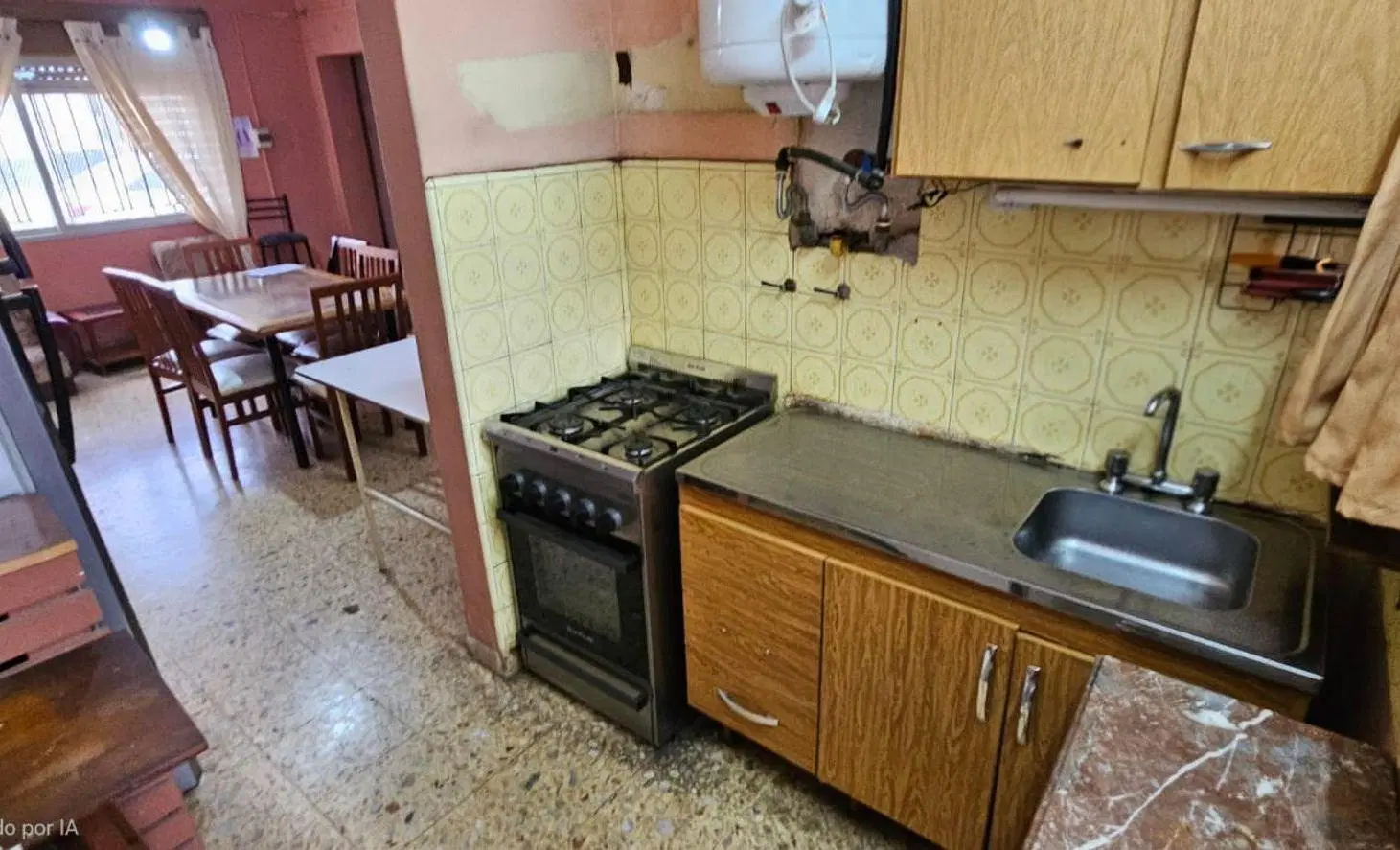 CASA VENTA TRES DORMITORIOS- COCHERA- PATIO VERDE. 4