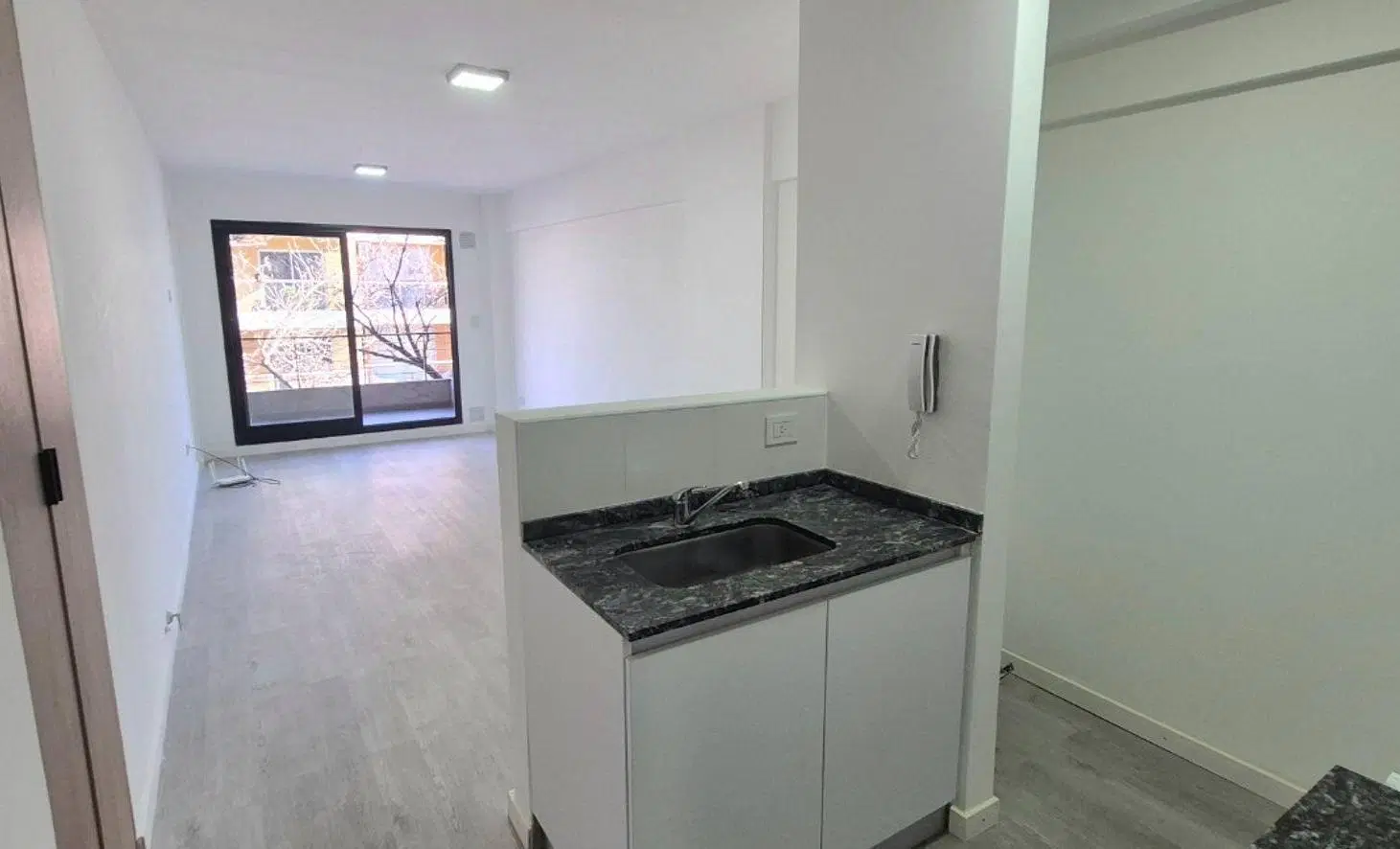 Venta Amplio Departamento de un dormitorio Cochera 3