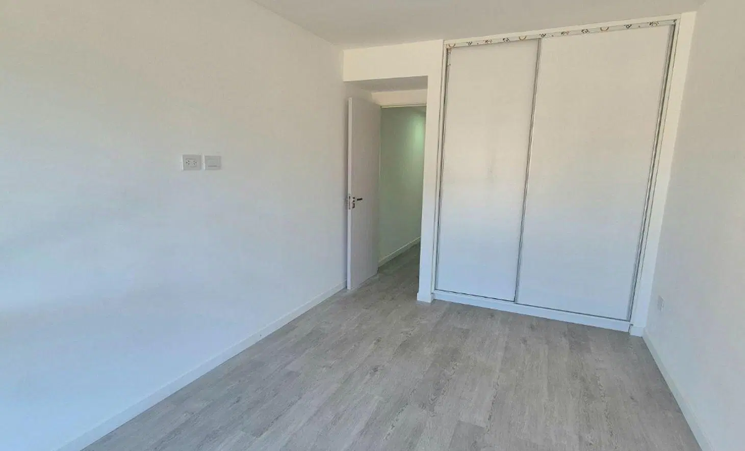 Venta Amplio Departamento de un dormitorio Cochera 8