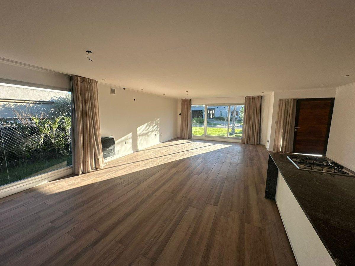 Foto de VENTA PALOS VERDES 3 DORMIS CASA PILETA OPOR, imagen 3