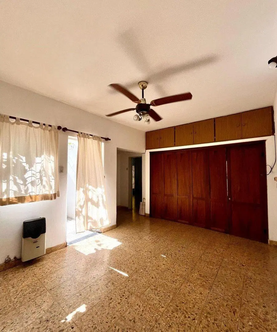 VENTA CASA 3 DORMITORIOS CON COCHERA Y PATIO 3