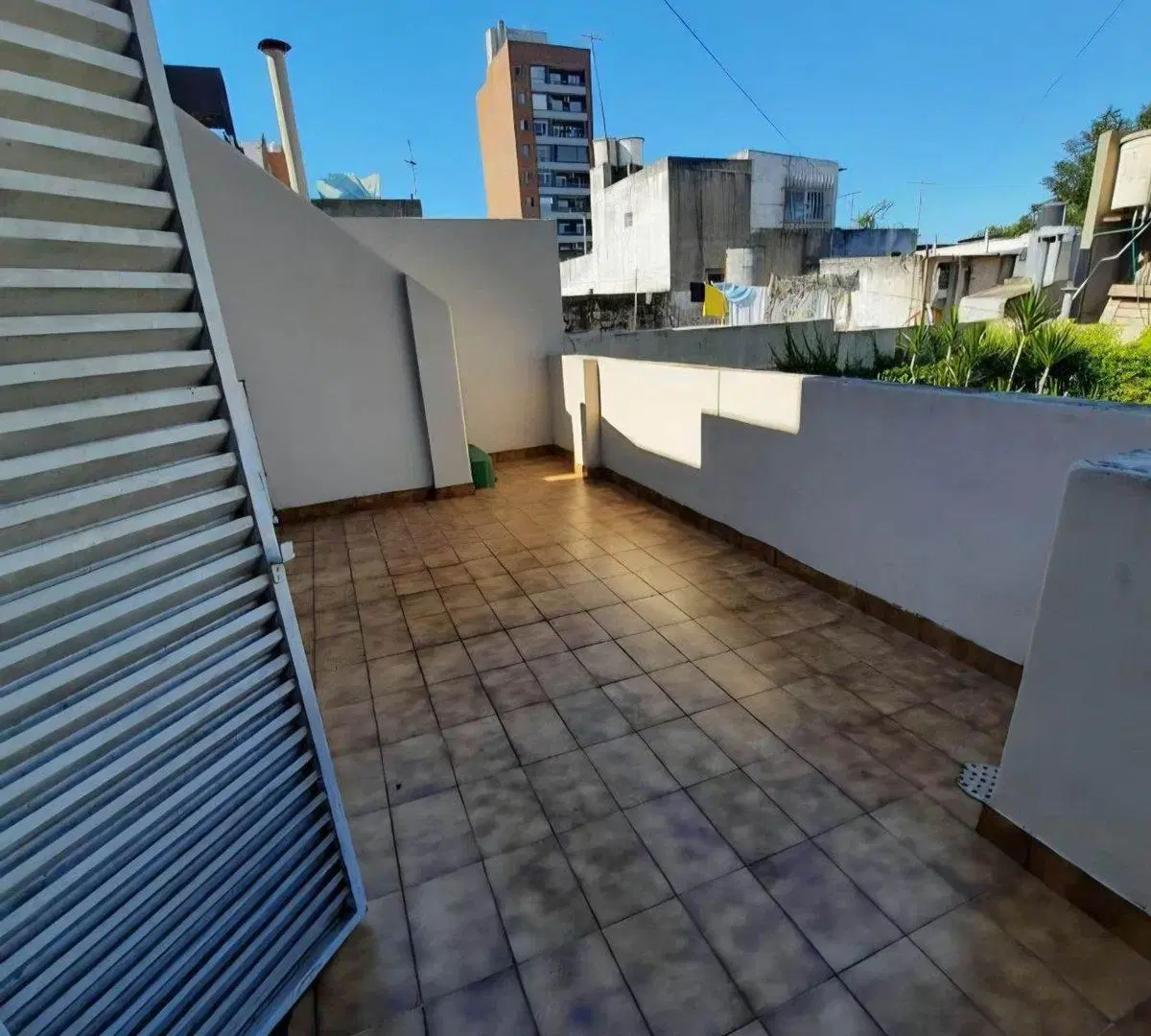 Venta Casa de 4 dormitorios con jardín y parrilla 8