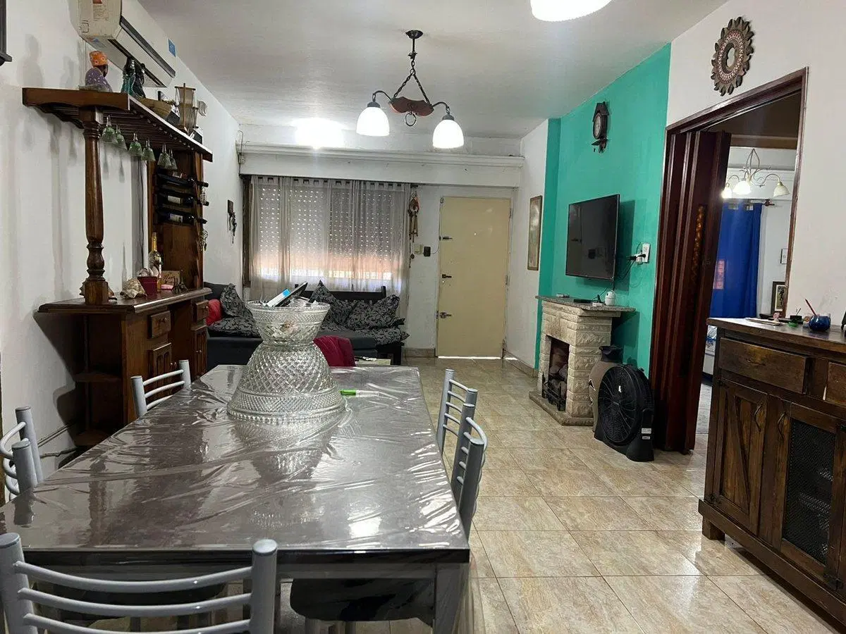 VENTA CASA 2 DORMITORIOS MAS COMODIN PATIO Y LOCAL 3