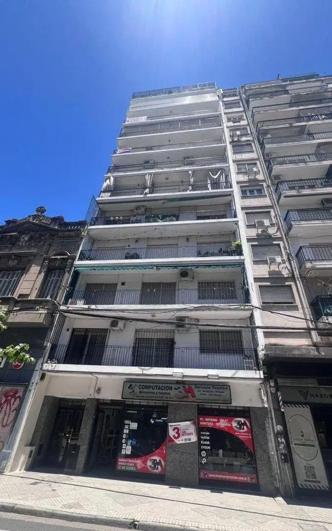 VENTA DEPARTAMENTO 2 DORMITORIOS + COMODIN CENTRO 3