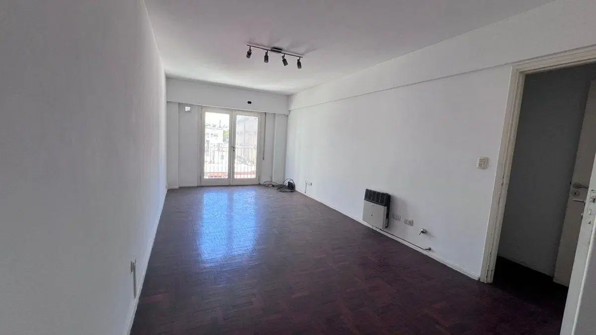 VENTA DEPARTAMENTO 2 DORMITORIOS + COMODIN CENTRO 2