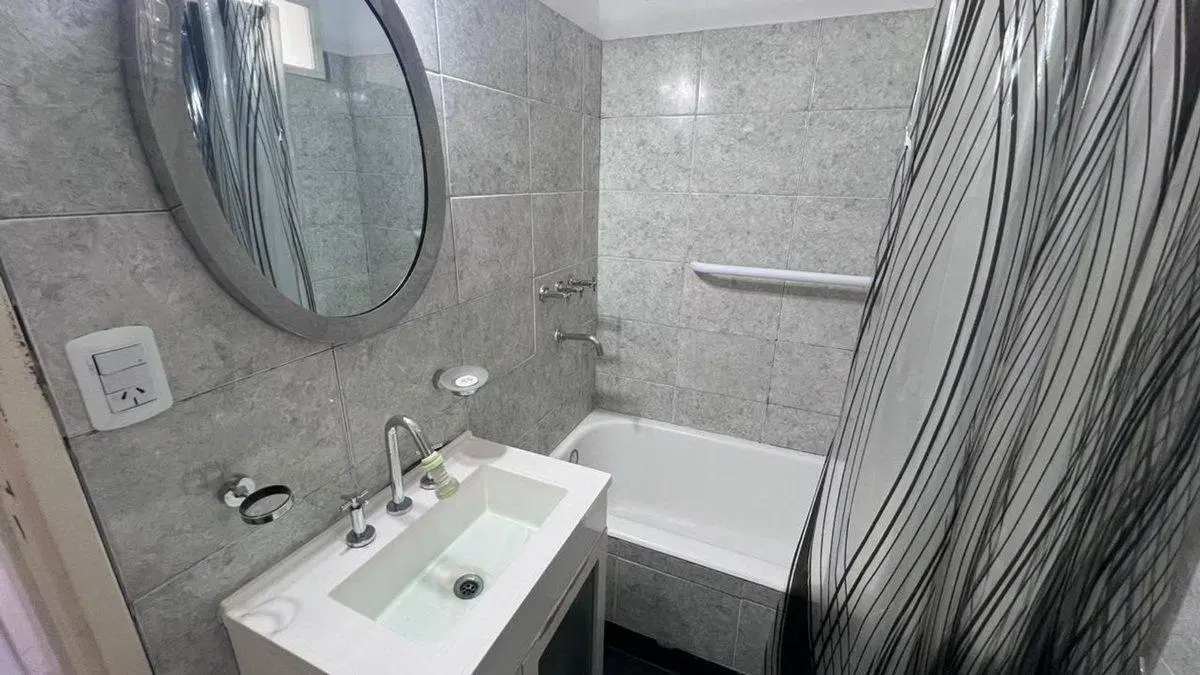 VENTA DEPARTAMENTO 2 DORMITORIOS + COMODIN CENTRO 4