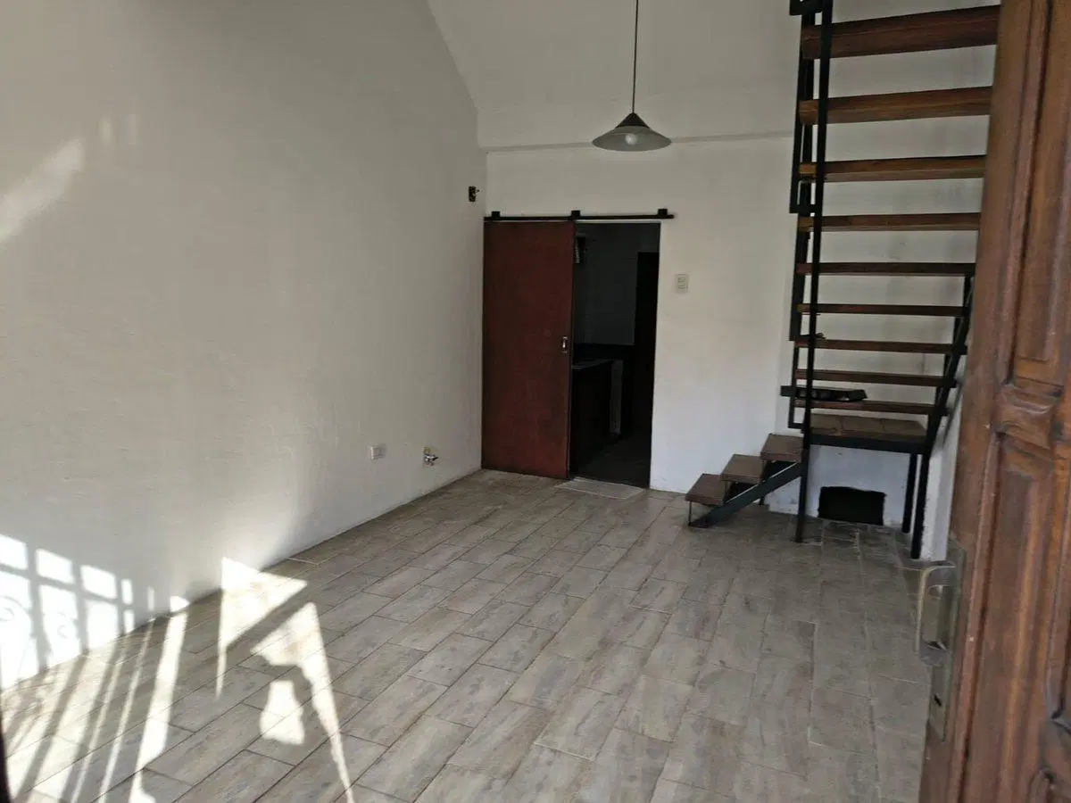 Casa 2 dormitorios con cochera barrio belgrano 5